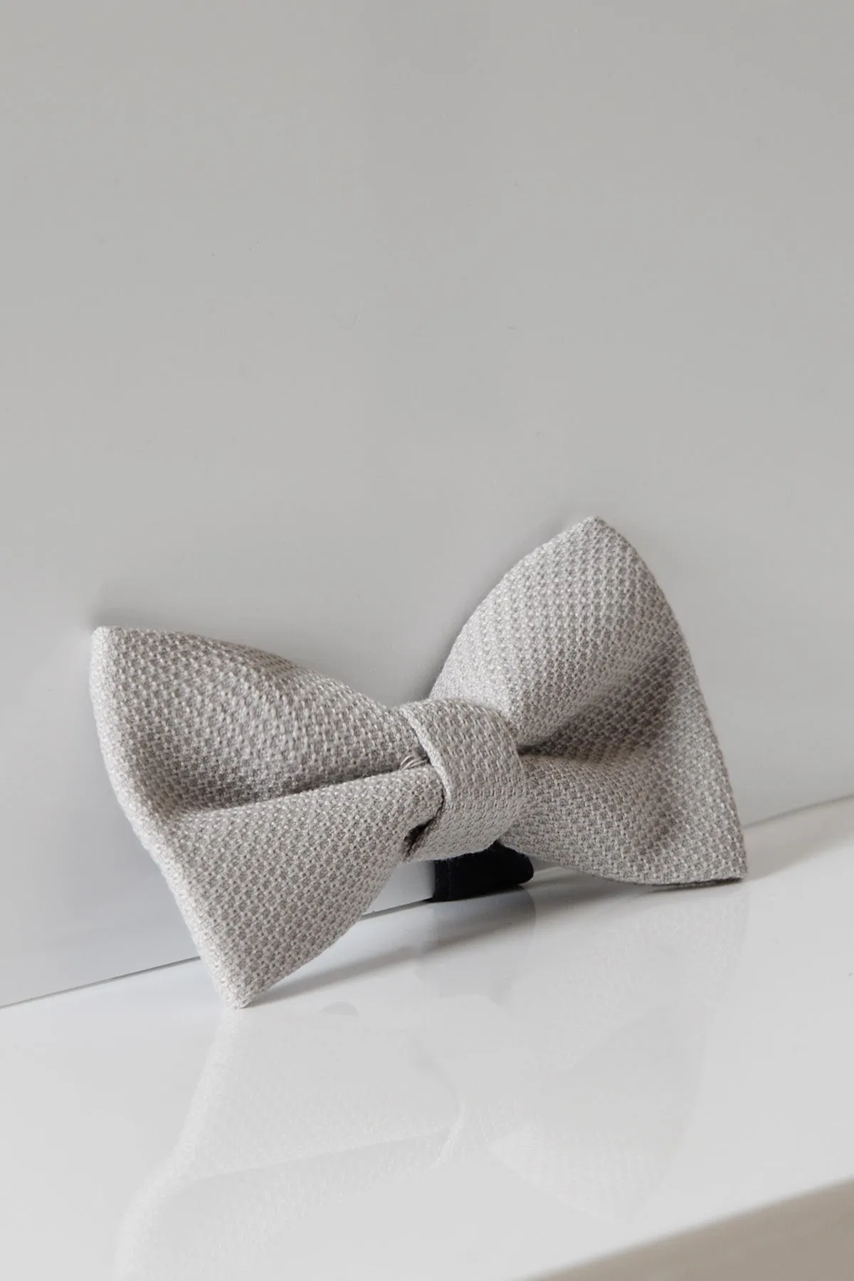 HM5 - Stone Bow Tie